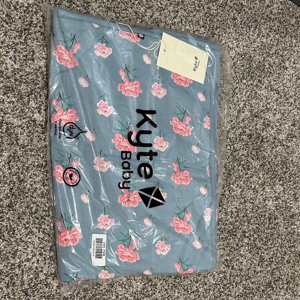 Kyte Baby Peony Baby Blanket